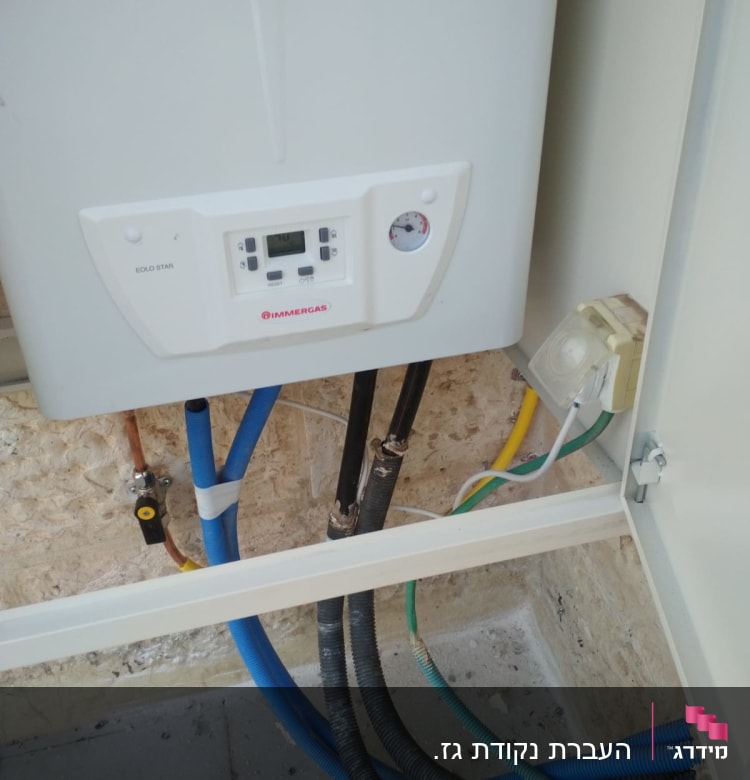 מערכת חימום Immergas עם צינורות חיבורים שונים